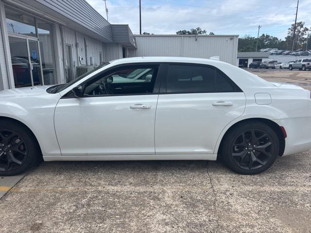 2022 Chrysler 300 Touring