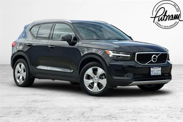 2022 Volvo XC40 T5 Momentum 2022 Volvo XC40 T5 Momentum
