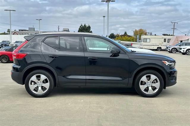 2022 Volvo XC40 T5 Momentum 2022 Volvo XC40 T5 Momentum