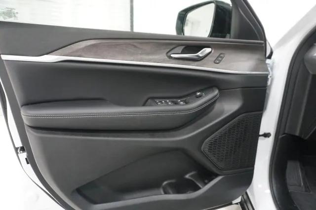 2025 Jeep Grand Cherokee Limited 4x2