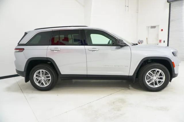 2025 Jeep Grand Cherokee Laredo X 4x2