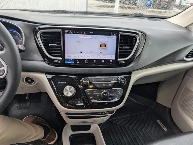 2022 Chrysler Pacifica Touring L 2022 Chrysler Pacifica Touring L