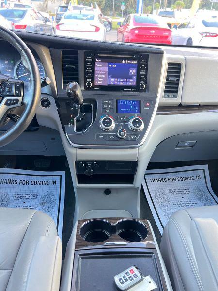 2018 Toyota Sienna XLE 8 Passenger
