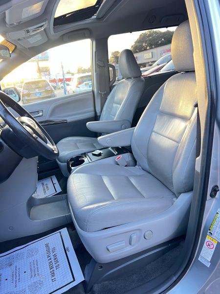 2018 Toyota Sienna XLE 8 Passenger