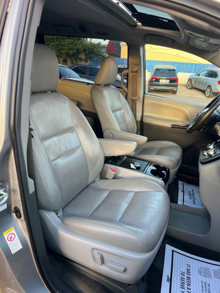 2018 Toyota Sienna XLE 8 Passenger