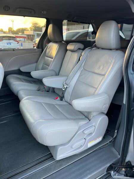 2018 Toyota Sienna XLE 8 Passenger