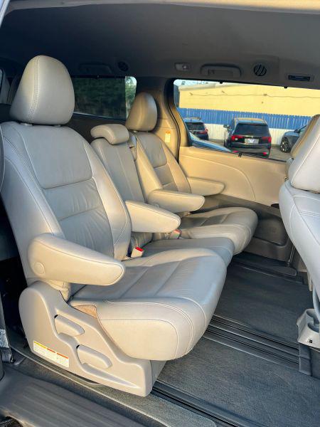 2018 Toyota Sienna XLE 8 Passenger