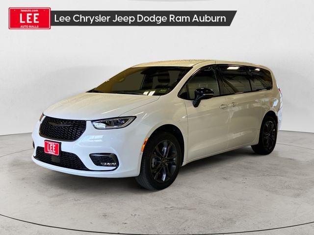 2026 Chrysler Pacifica Select AWD for sale in Auburn, ME