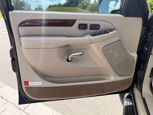 2002 Cadillac Escalade Standard