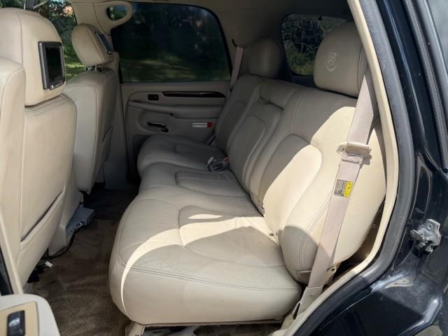 2002 Cadillac Escalade Standard