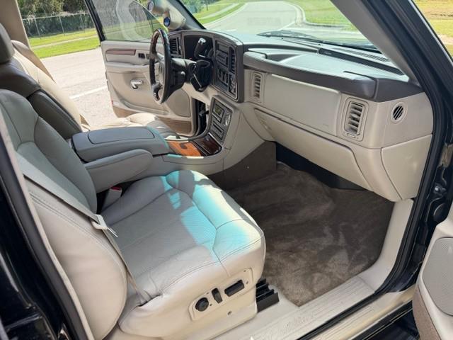 2002 Cadillac Escalade Standard