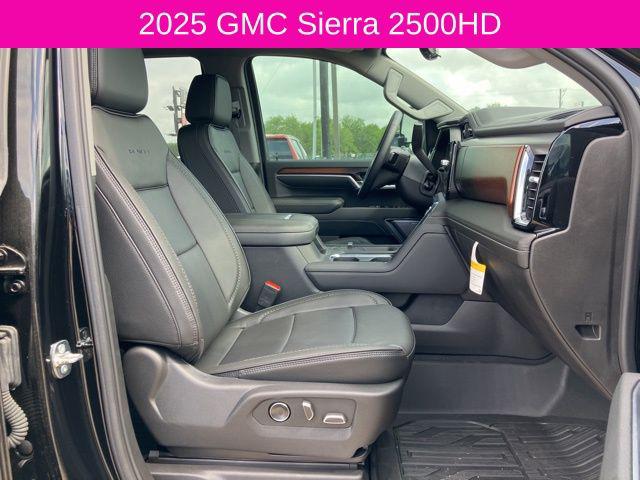 2025 GMC Sierra 2500HD 4WD Crew Cab Standard Bed Denali