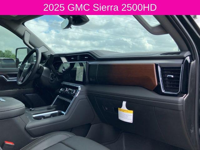 2025 GMC Sierra 2500HD 4WD Crew Cab Standard Bed Denali