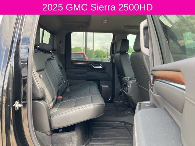2025 GMC Sierra 2500HD 4WD Crew Cab Standard Bed Denali