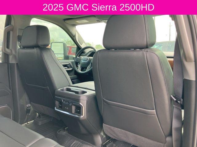 2025 GMC Sierra 2500HD 4WD Crew Cab Standard Bed Denali