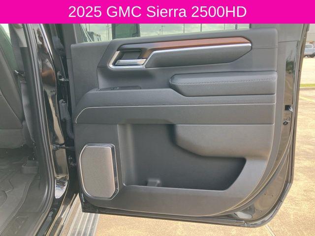 2025 GMC Sierra 2500HD 4WD Crew Cab Standard Bed Denali