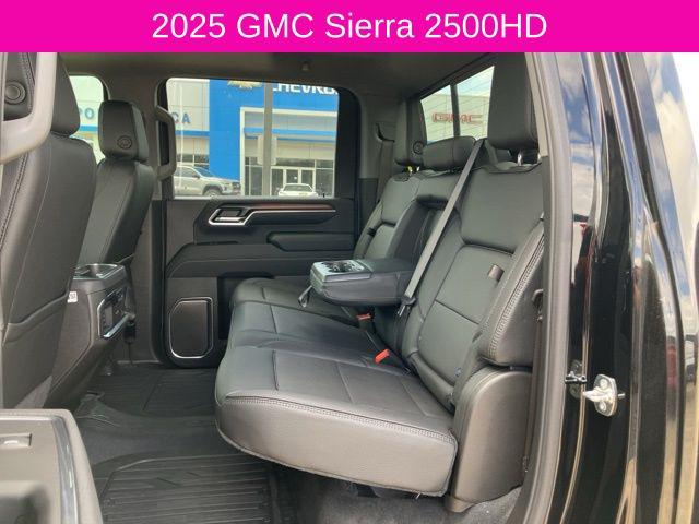 2025 GMC Sierra 2500HD 4WD Crew Cab Standard Bed Denali