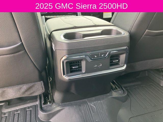 2025 GMC Sierra 2500HD 4WD Crew Cab Standard Bed Denali