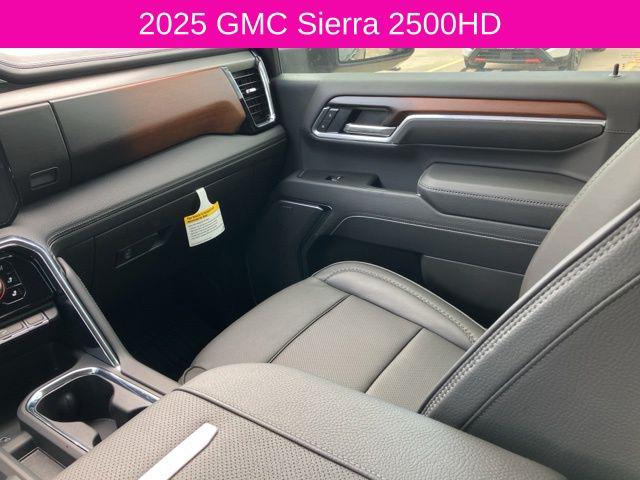 2025 GMC Sierra 2500HD 4WD Crew Cab Standard Bed Denali