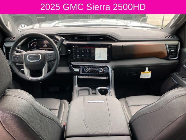 2025 GMC Sierra 2500HD 4WD Crew Cab Standard Bed Denali