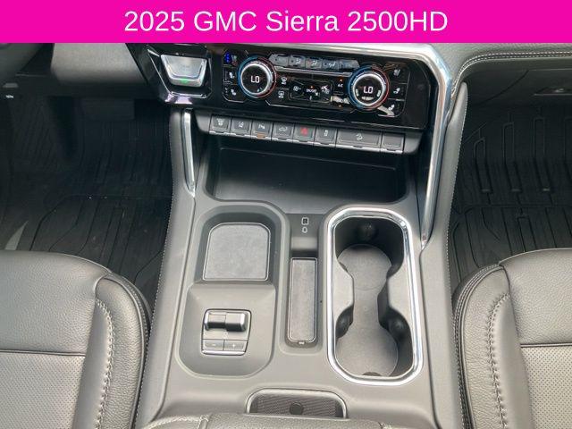 2025 GMC Sierra 2500HD 4WD Crew Cab Standard Bed Denali
