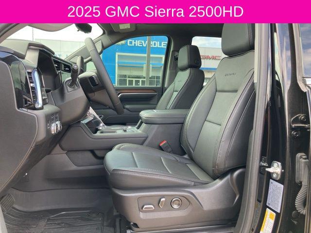 2025 GMC Sierra 2500HD 4WD Crew Cab Standard Bed Denali