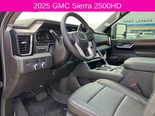 2025 GMC Sierra 2500HD 4WD Crew Cab Standard Bed Denali