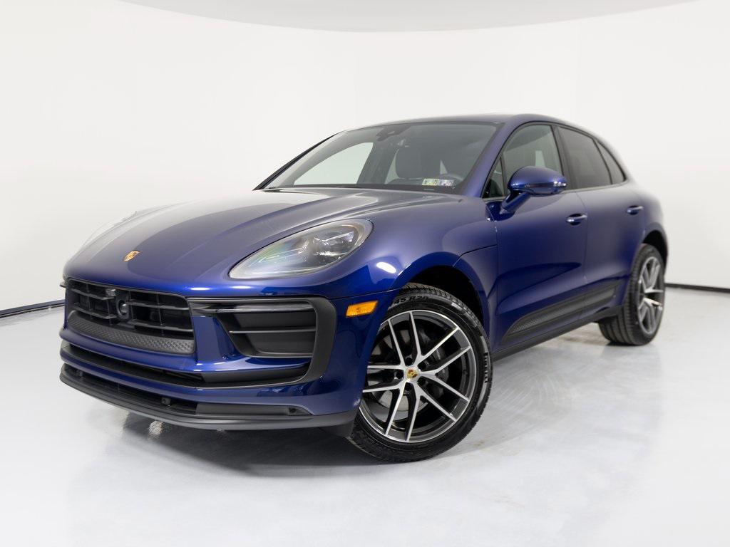 /2025 Porsche Macan