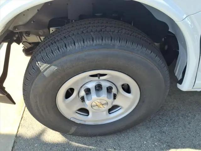2025 Chevrolet Express Cargo Van RWD 2500 Regular Wheelbase WT