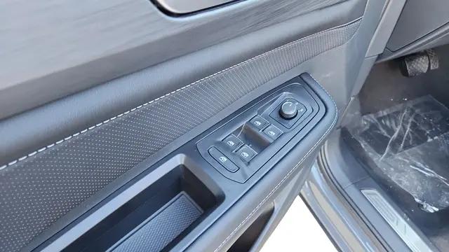 2026 Volkswagen Atlas Cross Sport SE with Technology