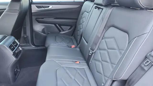 2026 Volkswagen Atlas Cross Sport SE with Technology