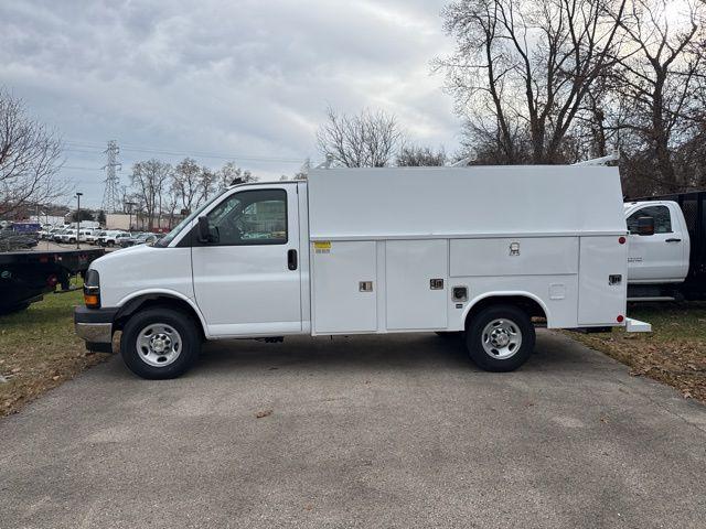2025 Chevrolet Express Cutaway Work Van