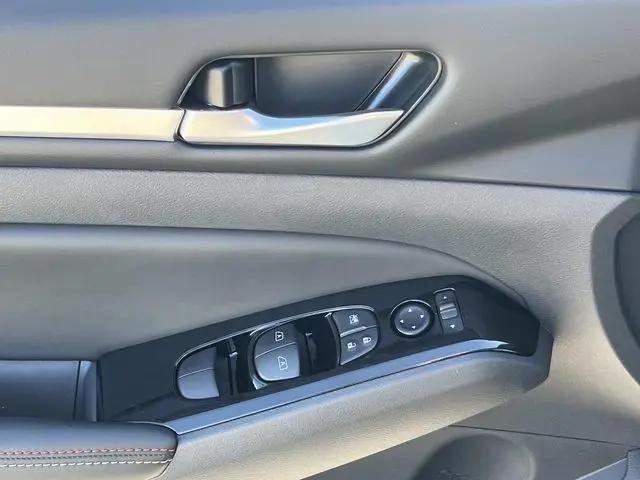2025 Nissan Altima SR FWD