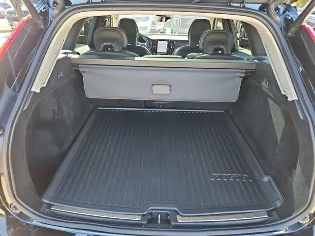 2022 Volvo XC60 B5 Momentum