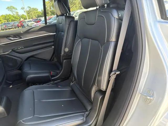2025 Jeep Grand Cherokee L Limited 4x2