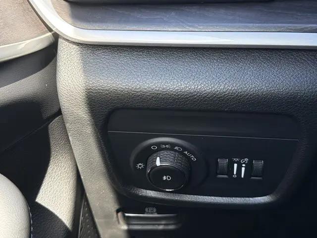 2025 Jeep Grand Cherokee L Limited 4x2