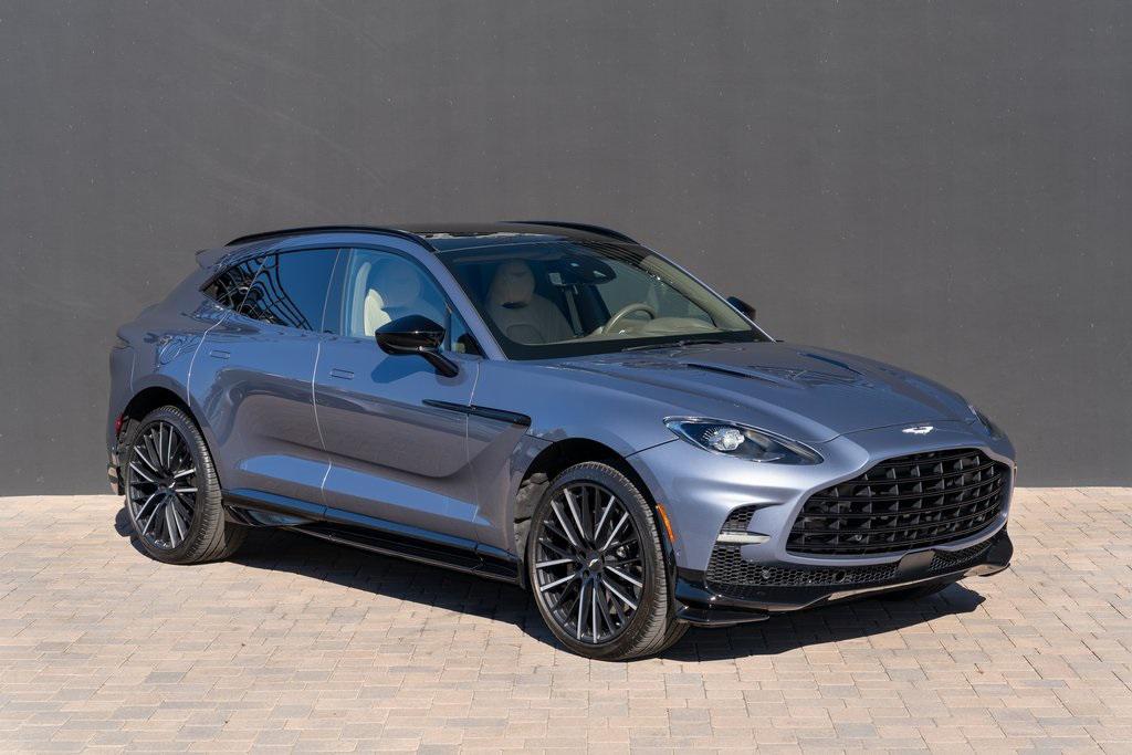 /2024 Aston-Martin DBX