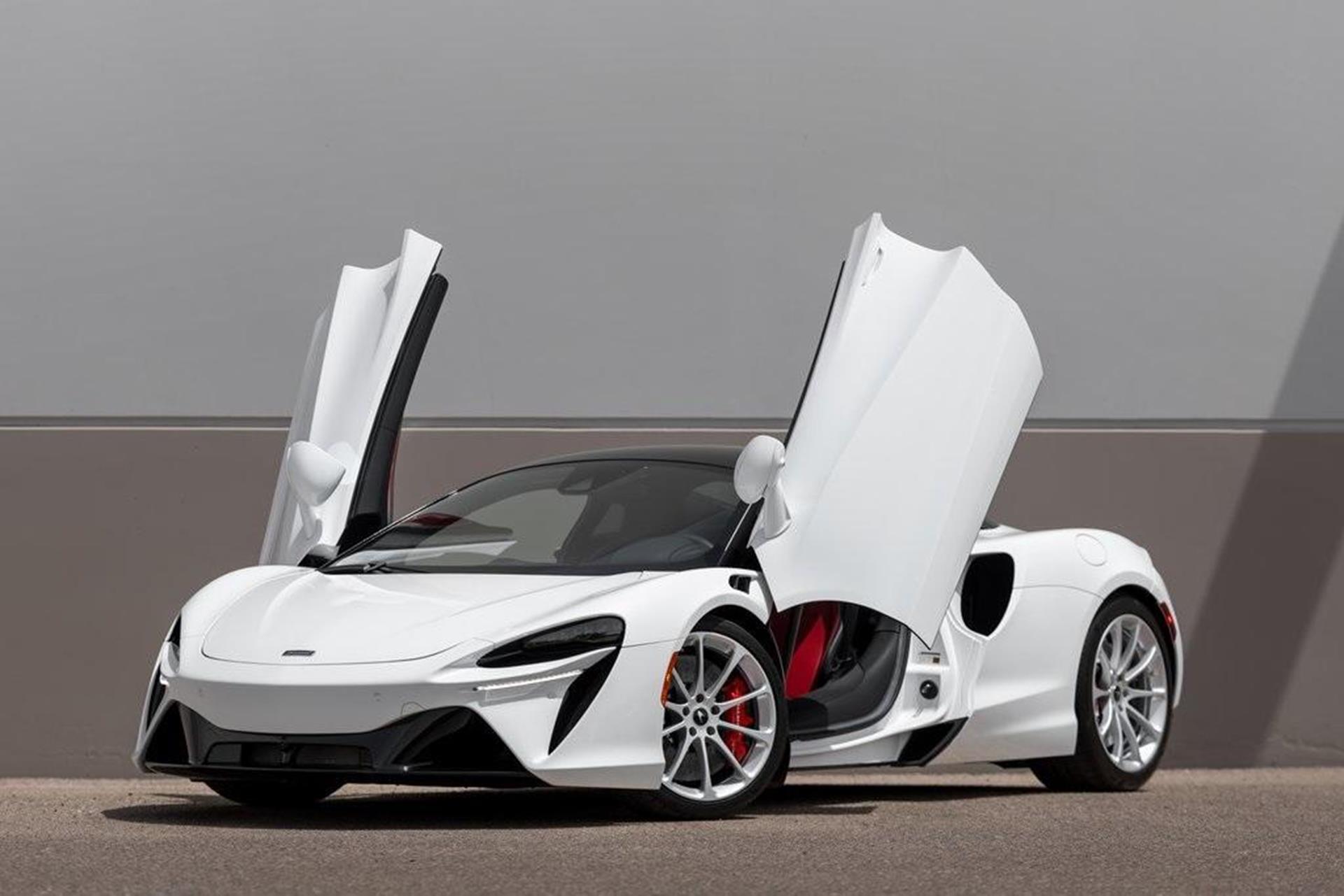 /2023 Mclaren Artura