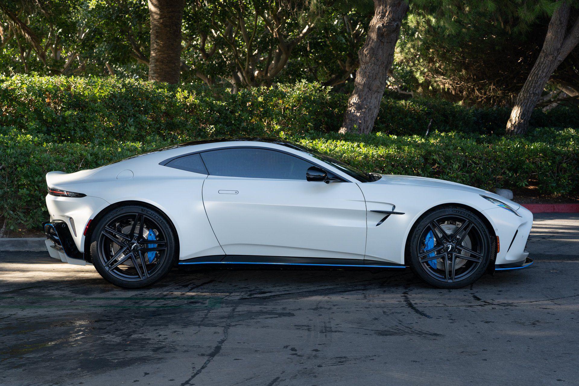 Aston Martin 2025 Vantage 