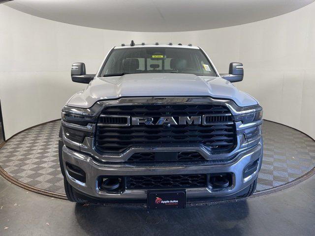 2026 RAM Ram 5500 Chassis Cab RAM 5500 TRADESMAN CHASSIS CREW CAB 4X4 84 CA