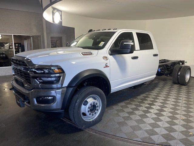 2026 RAM Ram 5500 Chassis Cab RAM 5500 TRADESMAN CHASSIS CREW CAB 4X4 84 CA