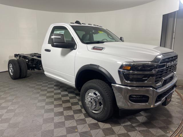 2026 RAM Ram 3500 Chassis Cab RAM 3500 TRADESMAN CHASSIS REGULAR CAB 4X4 84 CA 2026 RAM Ram 3500 Chassis Cab RAM 3500 TRADESMAN CHASSIS REGULAR CAB 4X4 84 CA