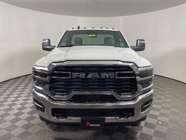 2026 RAM Ram 3500 Chassis Cab RAM 3500 TRADESMAN CHASSIS REGULAR CAB 4X4 84 CA 2026 RAM Ram 3500 Chassis Cab RAM 3500 TRADESMAN CHASSIS REGULAR CAB 4X4 84 CA