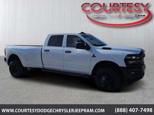 2026 RAM Ram 3500 RAM 3500 TRADESMAN CREW CAB 4X4 8 BOX