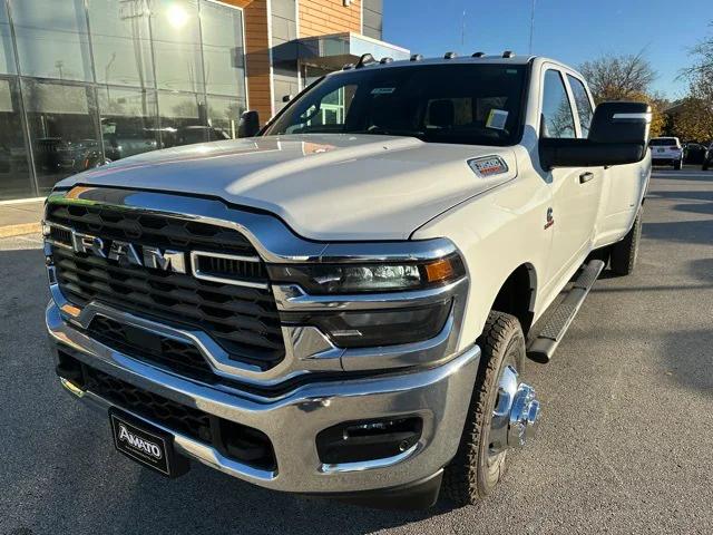 2026 RAM Ram 3500 RAM 3500 TRADESMAN CREW CAB 4X4 8 BOX