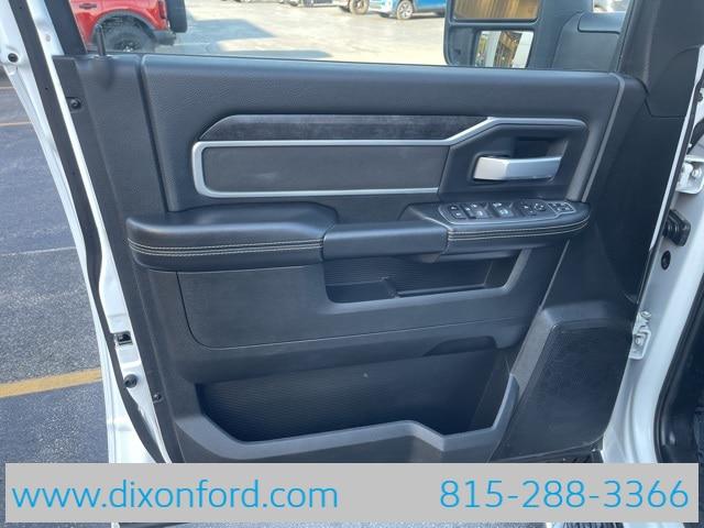 2024 Ram 3500 Big Horn Crew Cab 4x4 8' Box