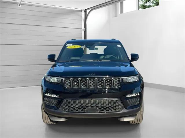 2025 Jeep Grand Cherokee Limited 4x4 2025 Jeep Grand Cherokee Limited 4x4