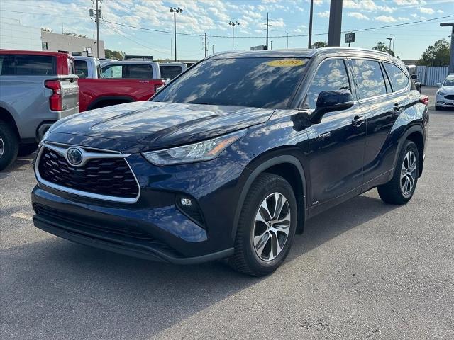2020 Toyota Highlander Hybrid XLE for sale in Janesville, WI