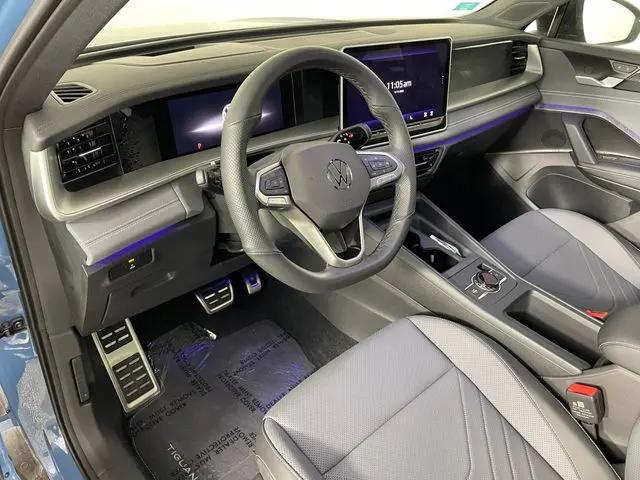2025 Volkswagen Tiguan 2.0T SE R-Line Black