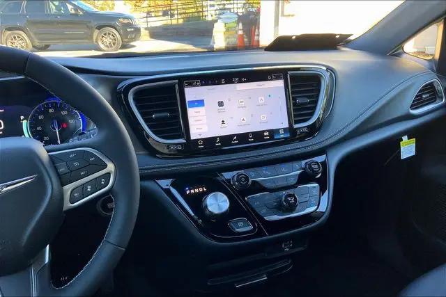 2026 Chrysler Pacifica Select AWD